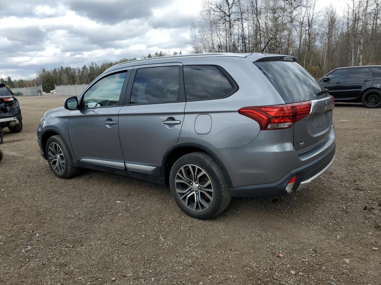 2016 Mitsubishi Outlander - Image 2