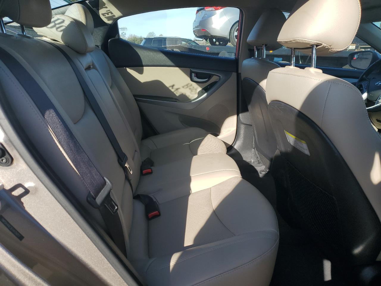 2014 Hyundai Elantra - Image 10