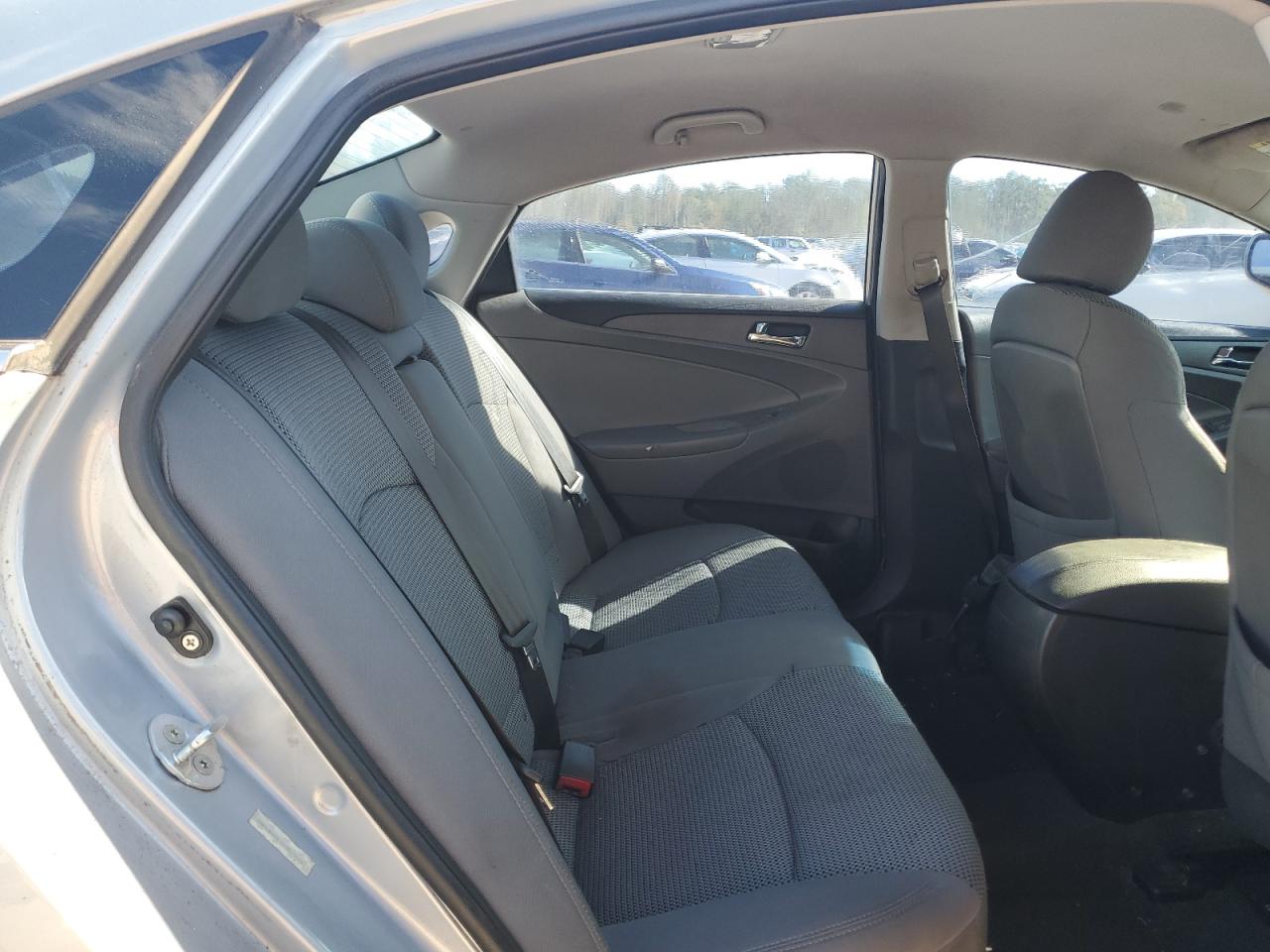 2011 Hyundai Sonata - Image 10