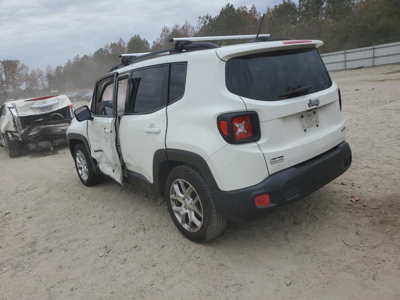 VIN ZACCJABT4GPE39858 2016 JEEP RENEGADE no.2