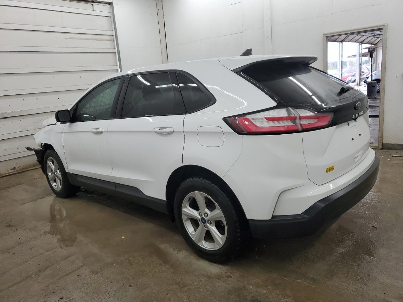 2022 Ford Edge - Image 2