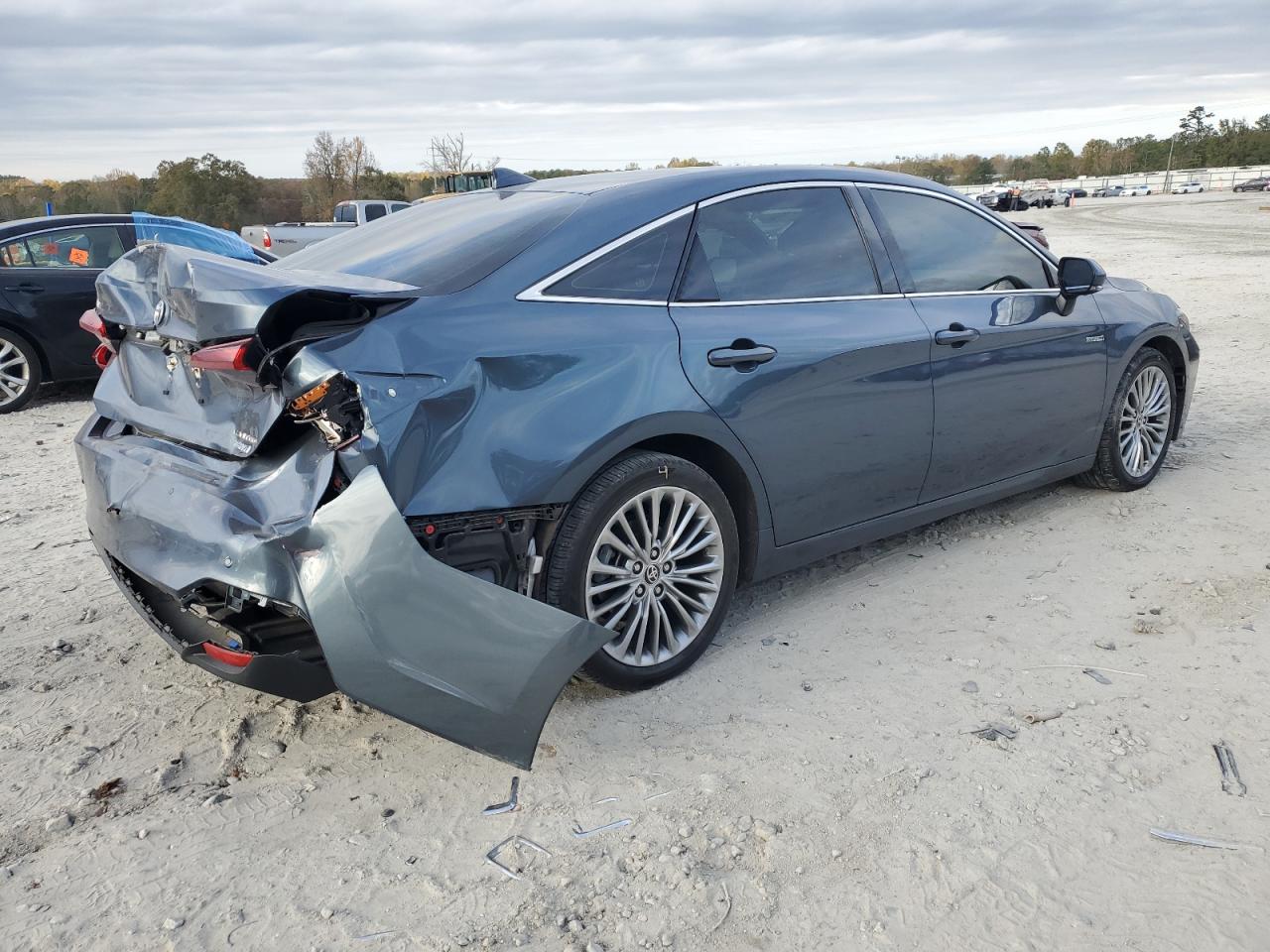 2021 Toyota Avalon - Image 3