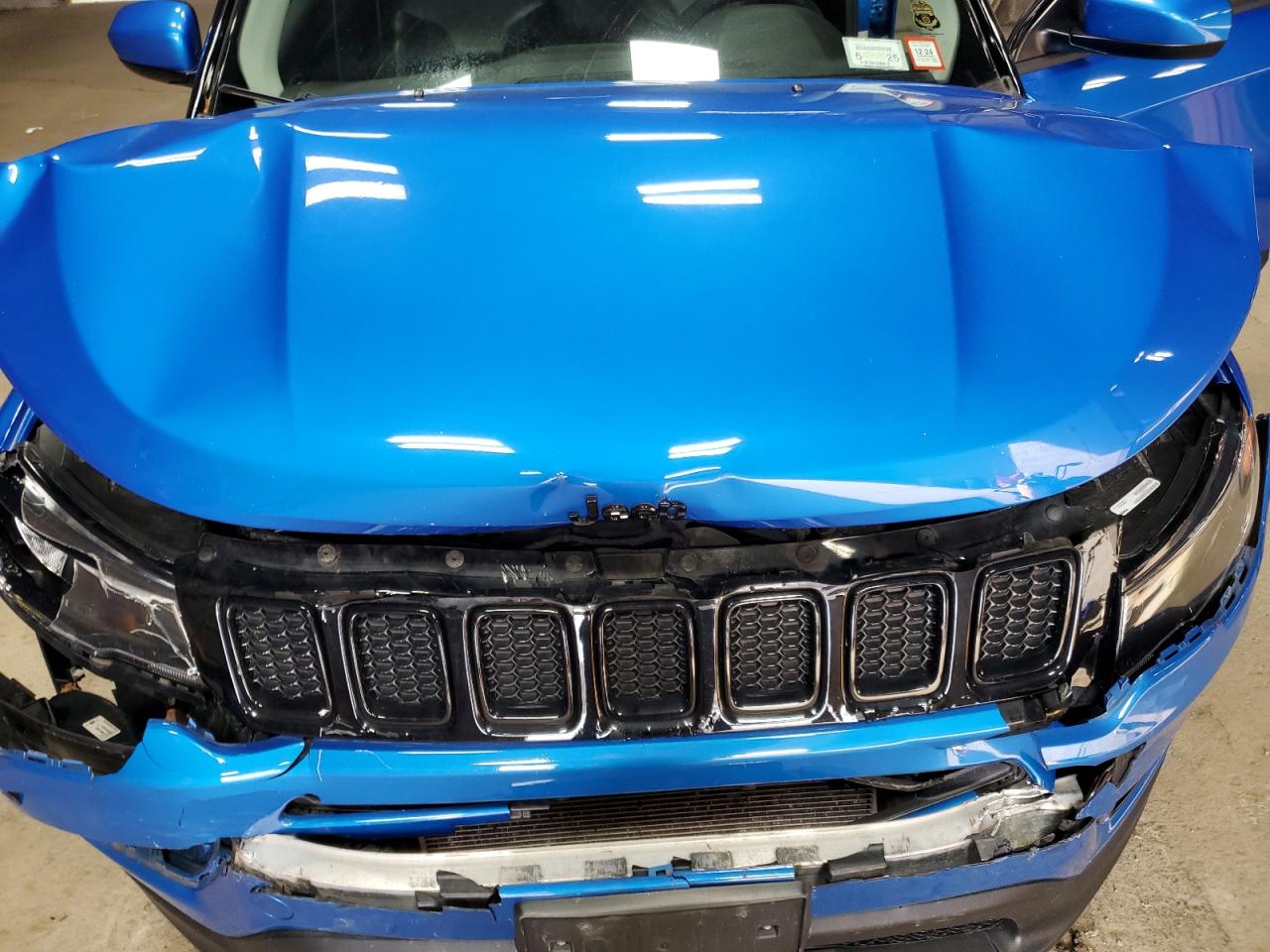 2018 Jeep Compass - Image 12