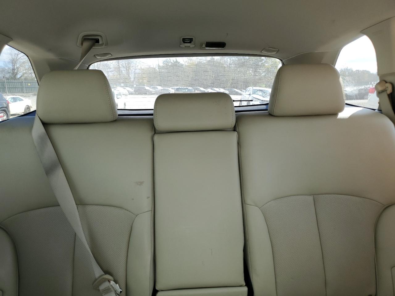 2012 Subaru Outback - Image 10
