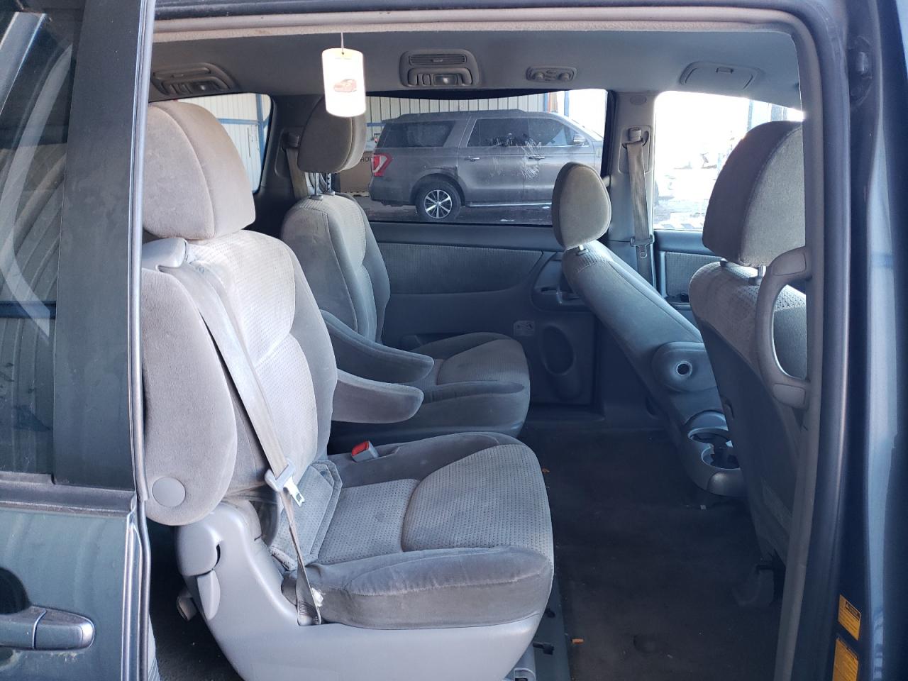 2010 Toyota Sienna - Image 11