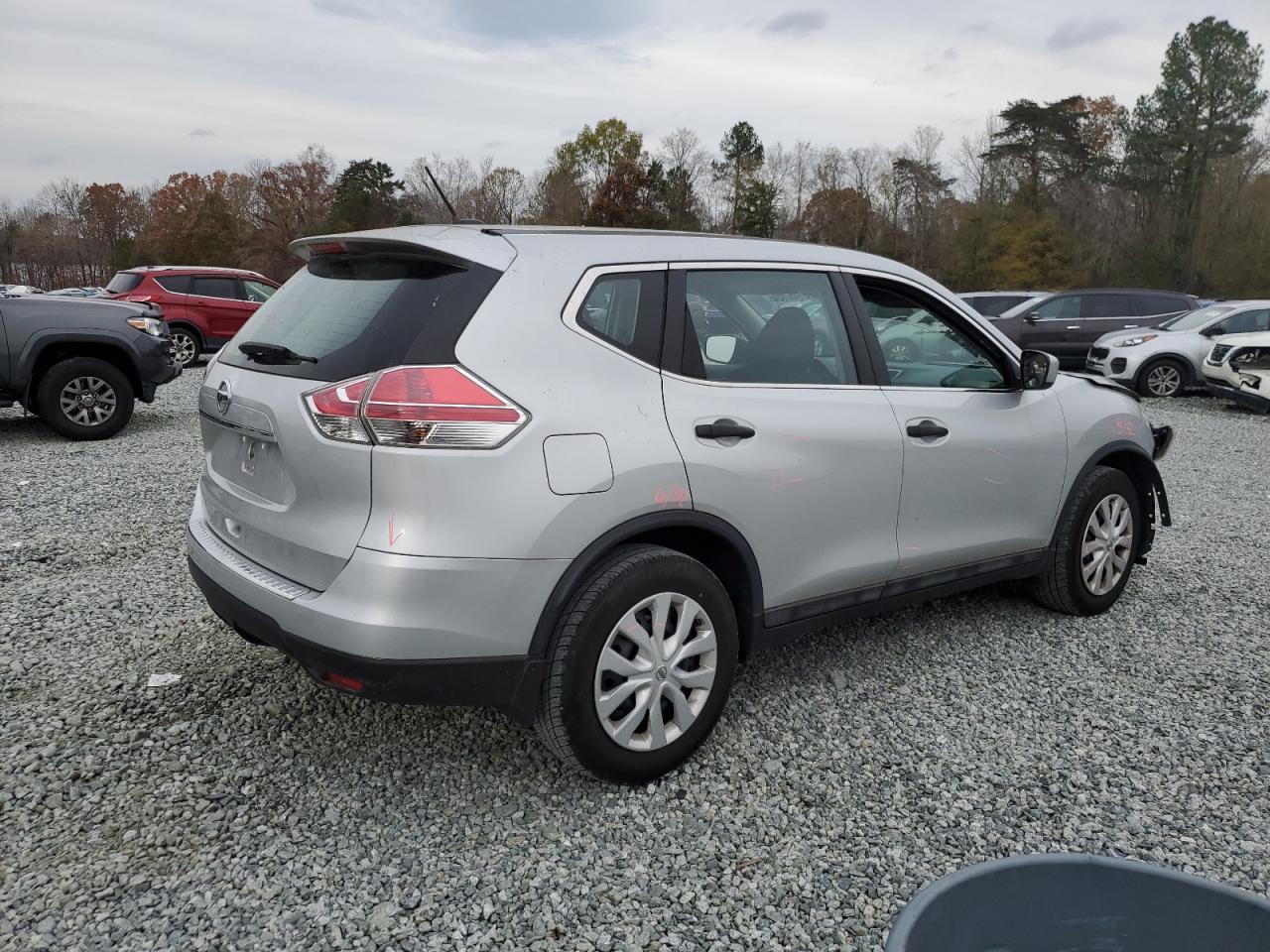 2016 Nissan Rogue - Image 3