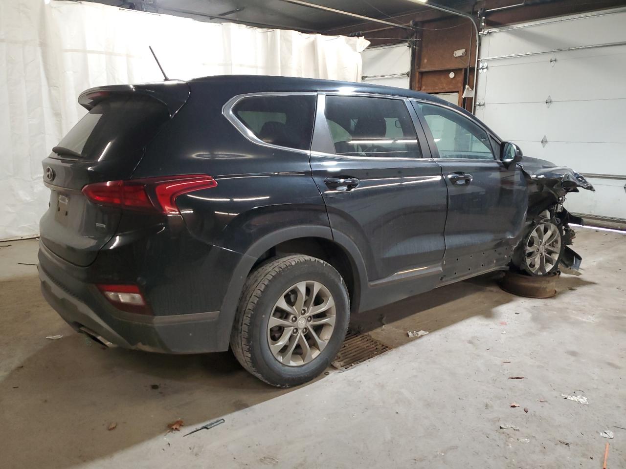 2019 Hyundai Santa Fe - Image 3