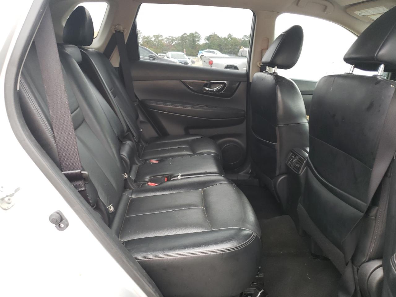2018 Nissan Rogue - Image 11