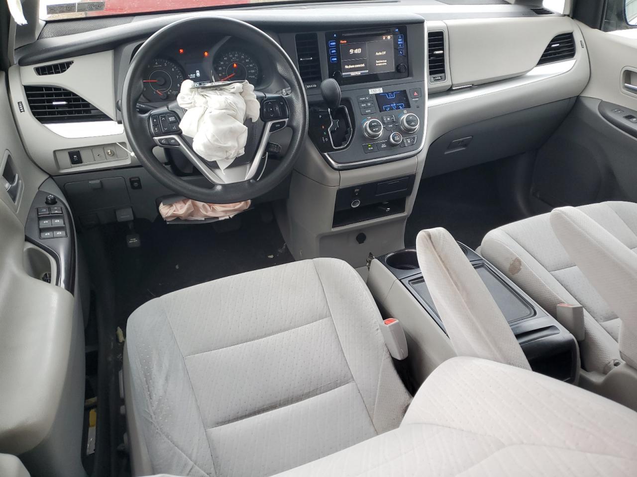 2016 Toyota Sienna - Image 8