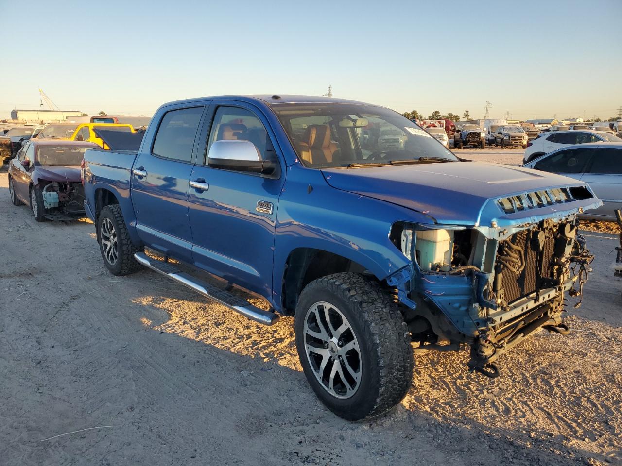 VIN 5TFAW5F16HX613792 2017 TOYOTA TUNDRA no.4