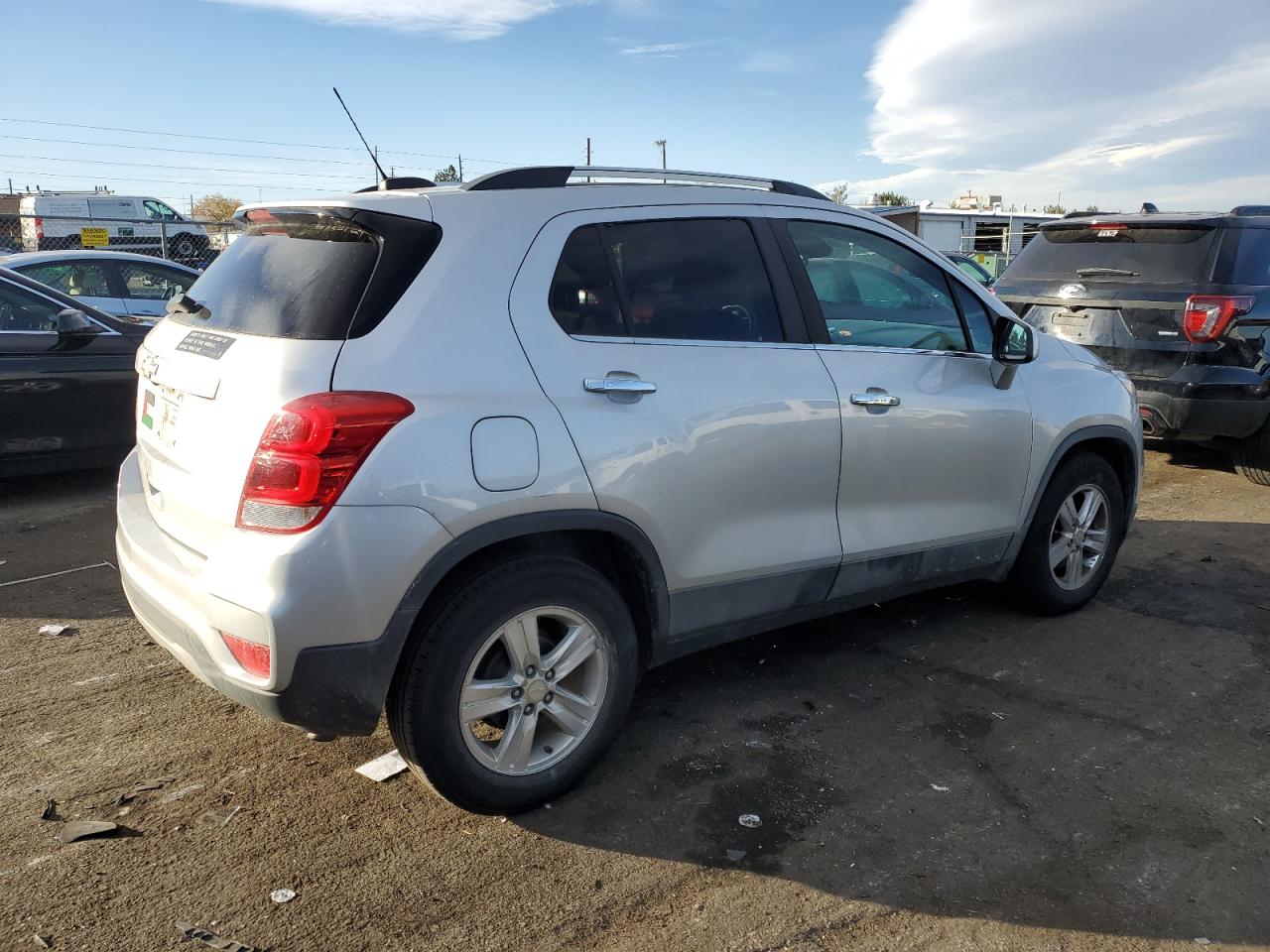 VIN 3GNCJLSB3HL211323 2017 CHEVROLET TRAX no.3