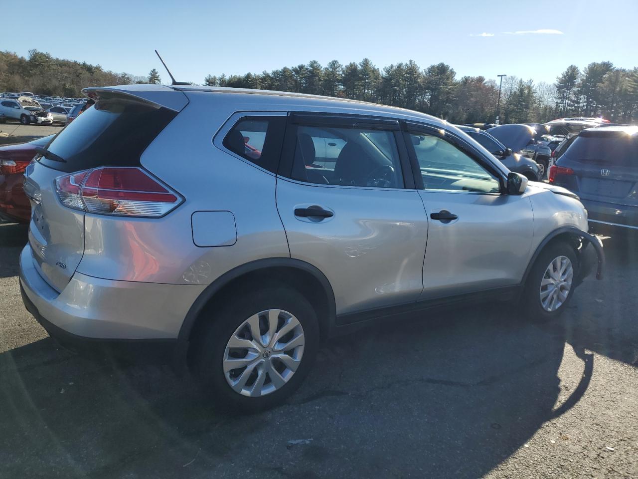 2016 Nissan Rogue - Image 3