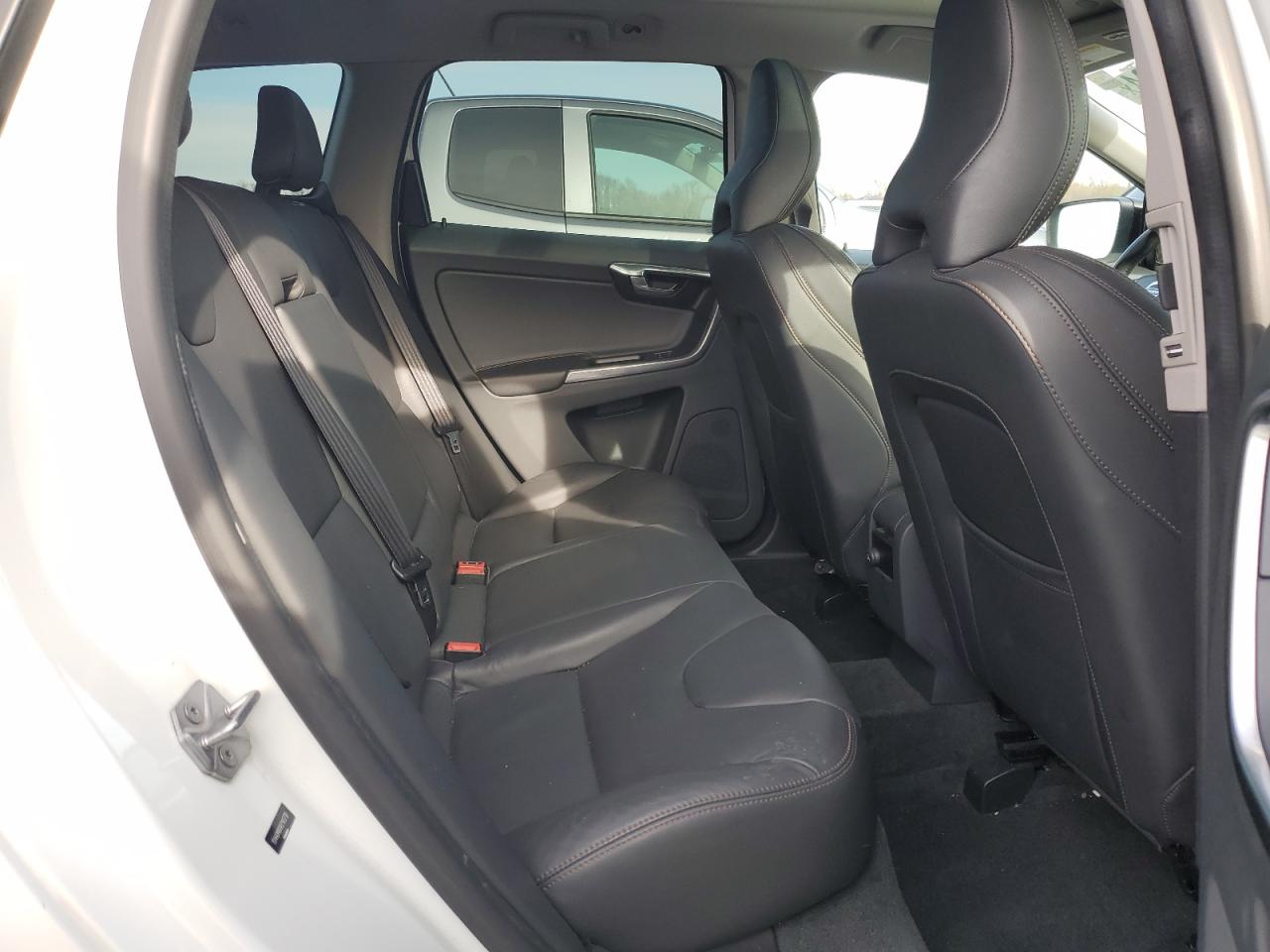 2017 Volvo XC60 - Image 10