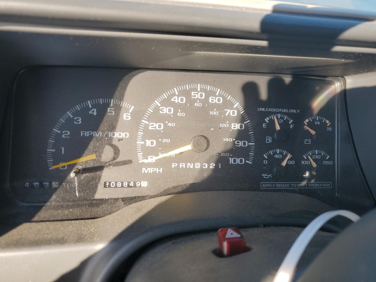 1999 GMC Suburban - Image 9