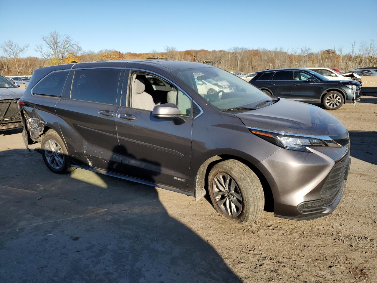 2021 Toyota Sienna - Image 4