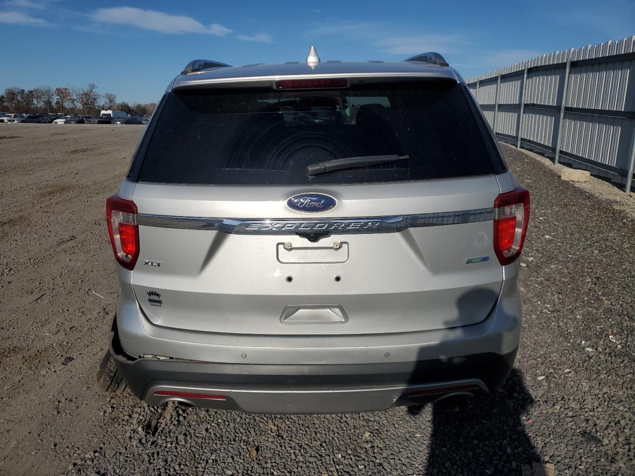 2017 Ford Explorer - Image 6