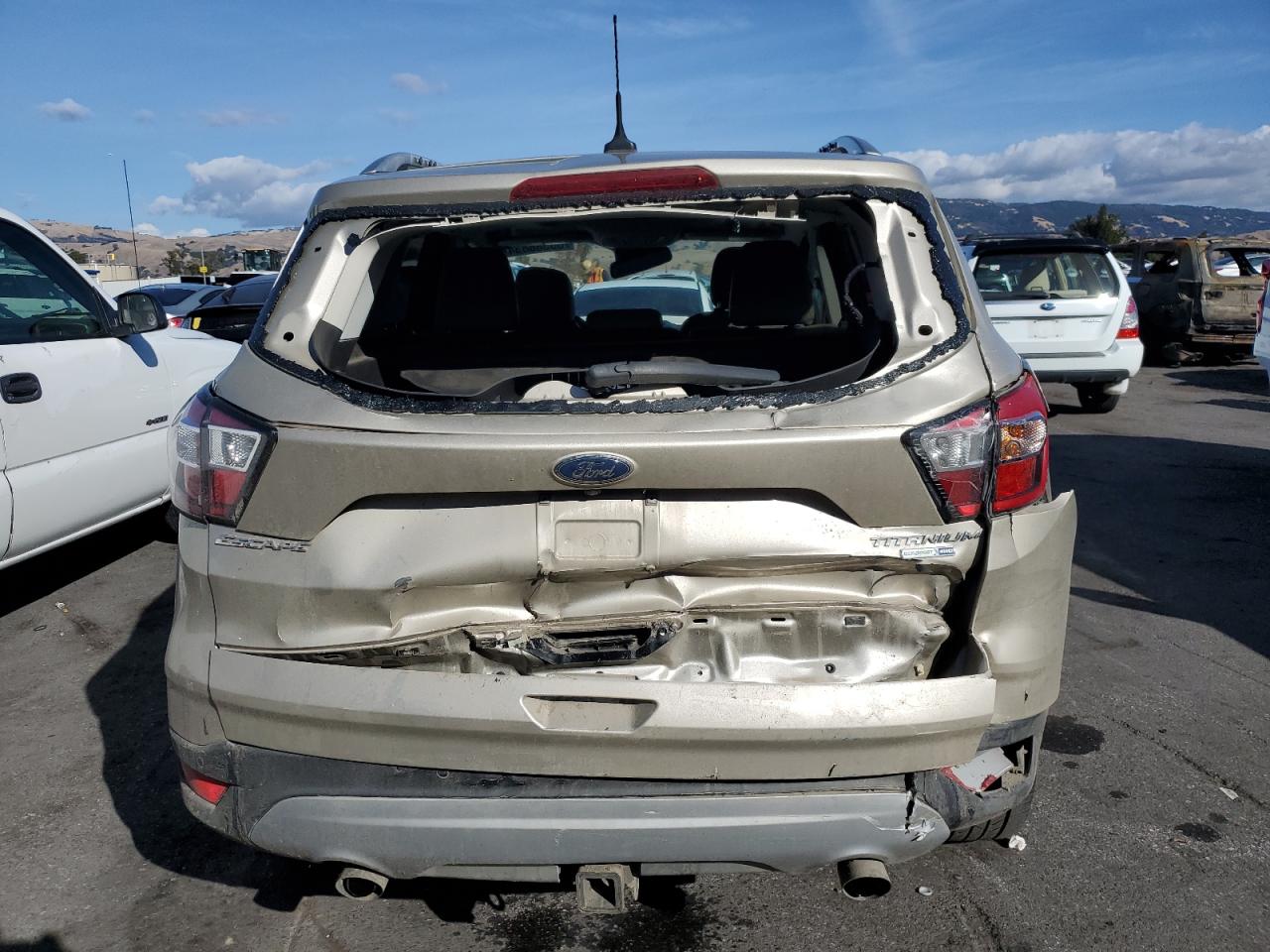 VIN 1FMCU9J92JUC09975 2018 FORD ESCAPE no.6