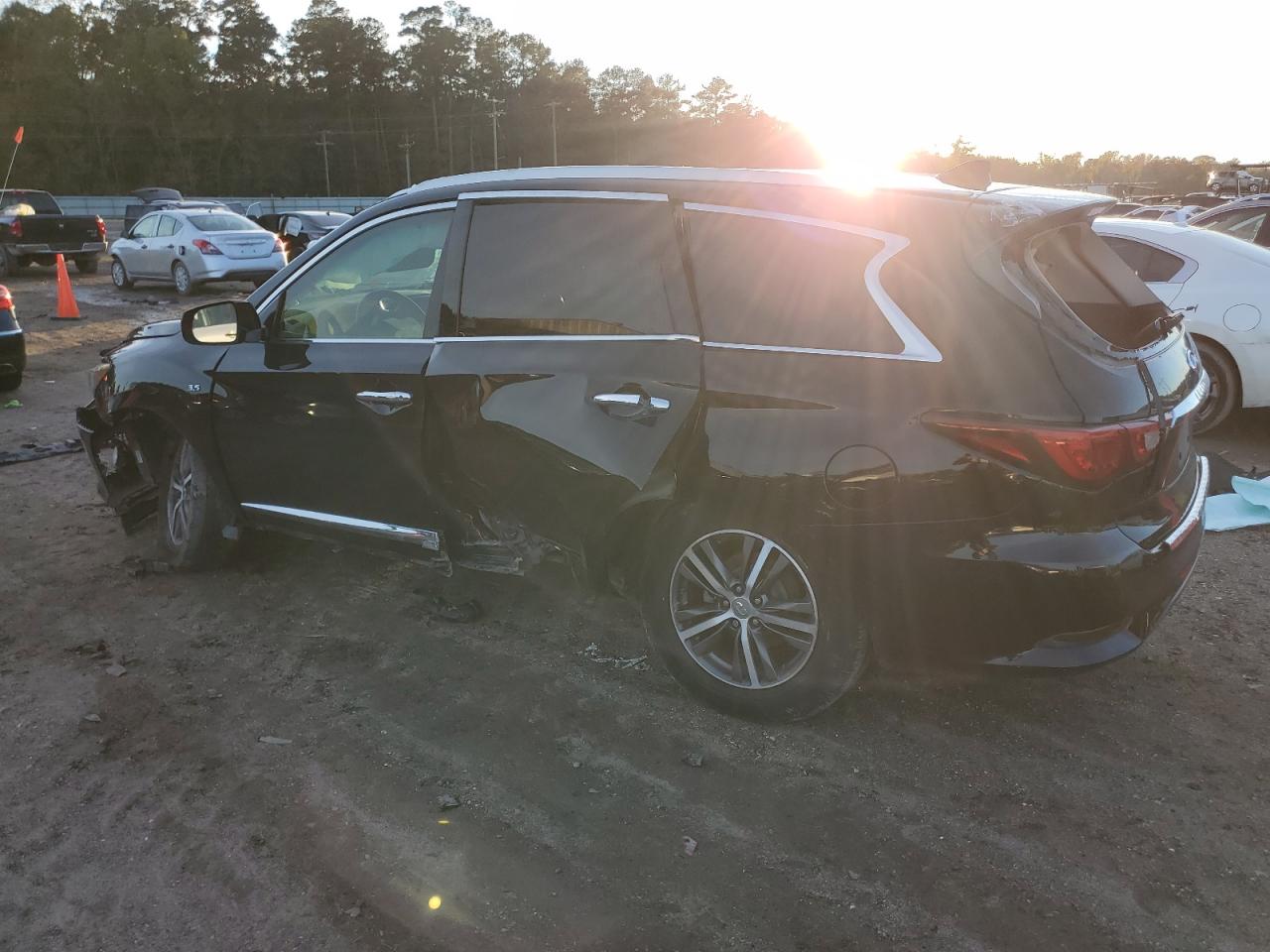 2017 Infiniti QX60 - Image 2