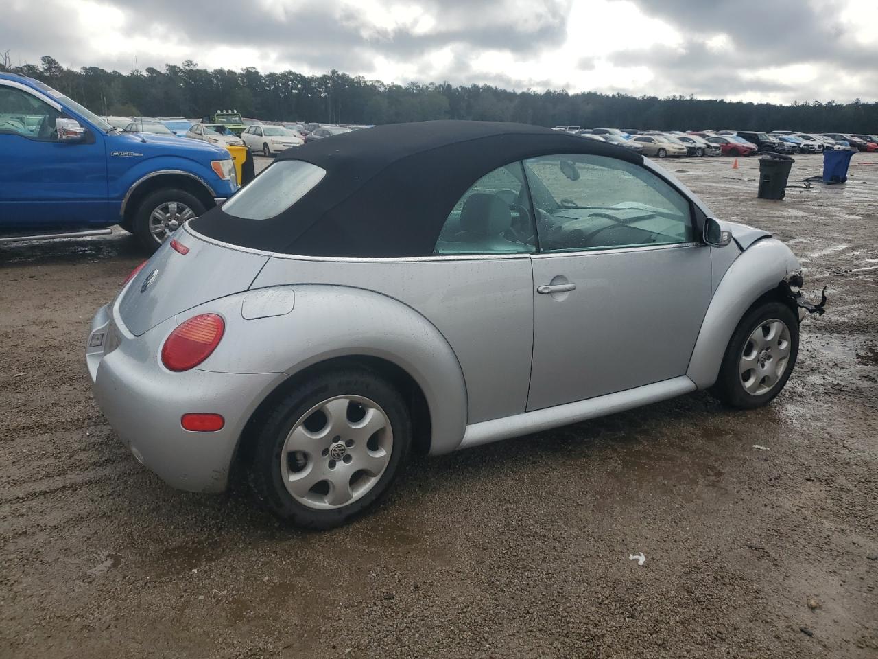 2003 Volkswagen Beetle - Image 3