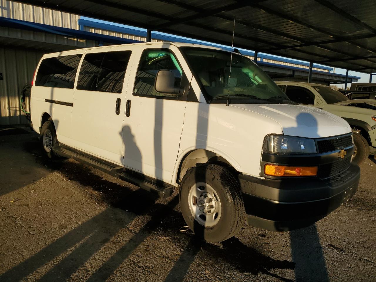 VIN 1GAZGNFP2P1259686 2023 CHEVROLET EXPRESS no.4