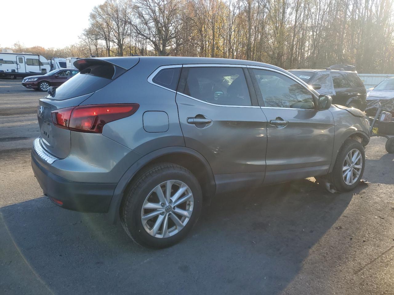 2017 Nissan Rogue - Image 3