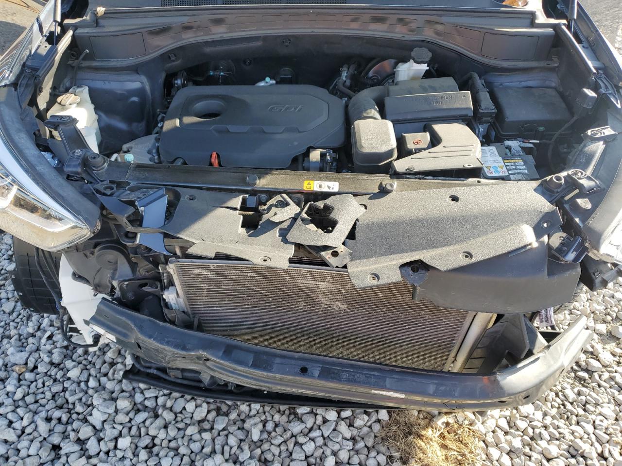 2018 Hyundai Santa Fe - Image 13