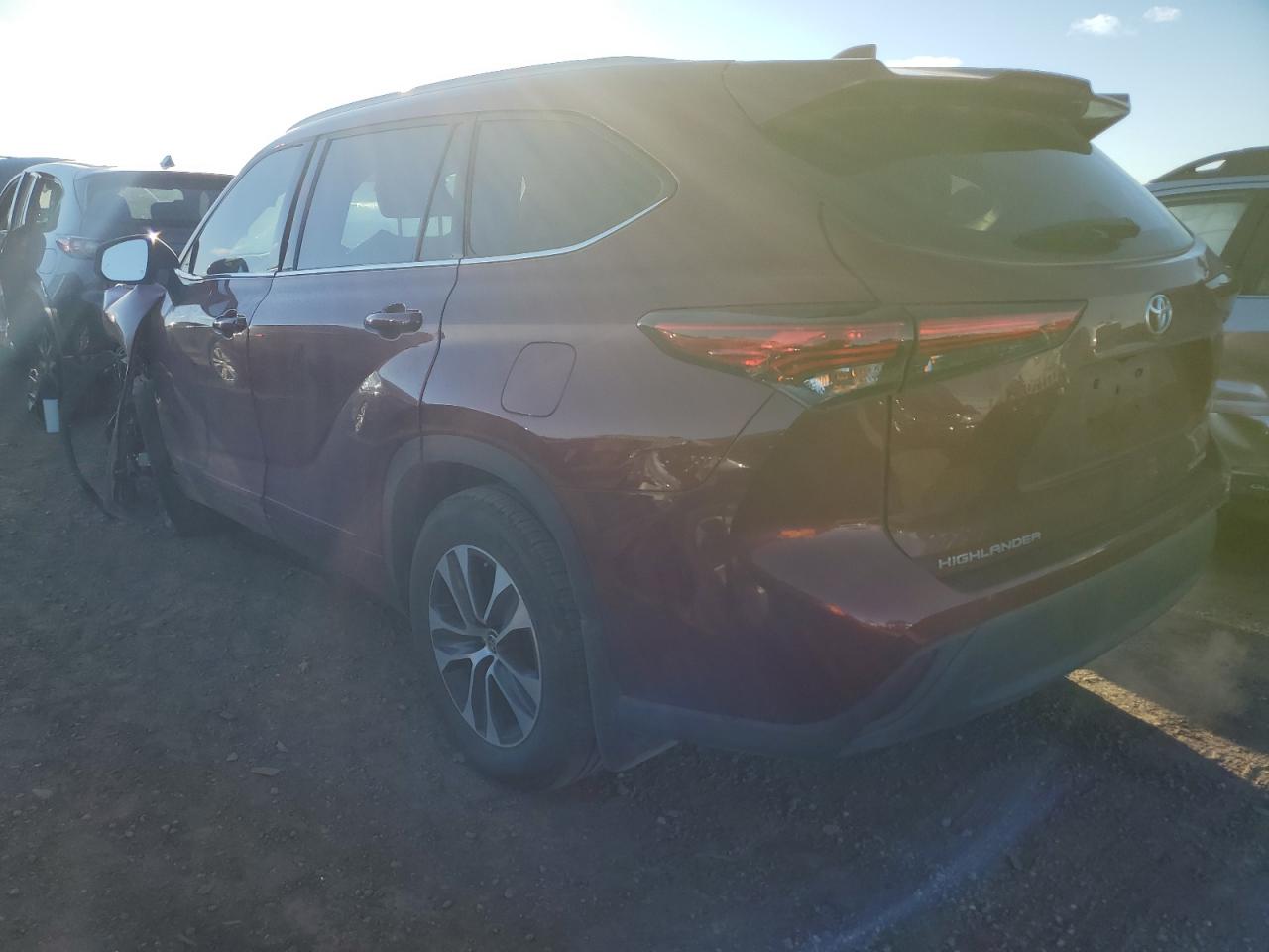 2022 Toyota Highlander - Image 2