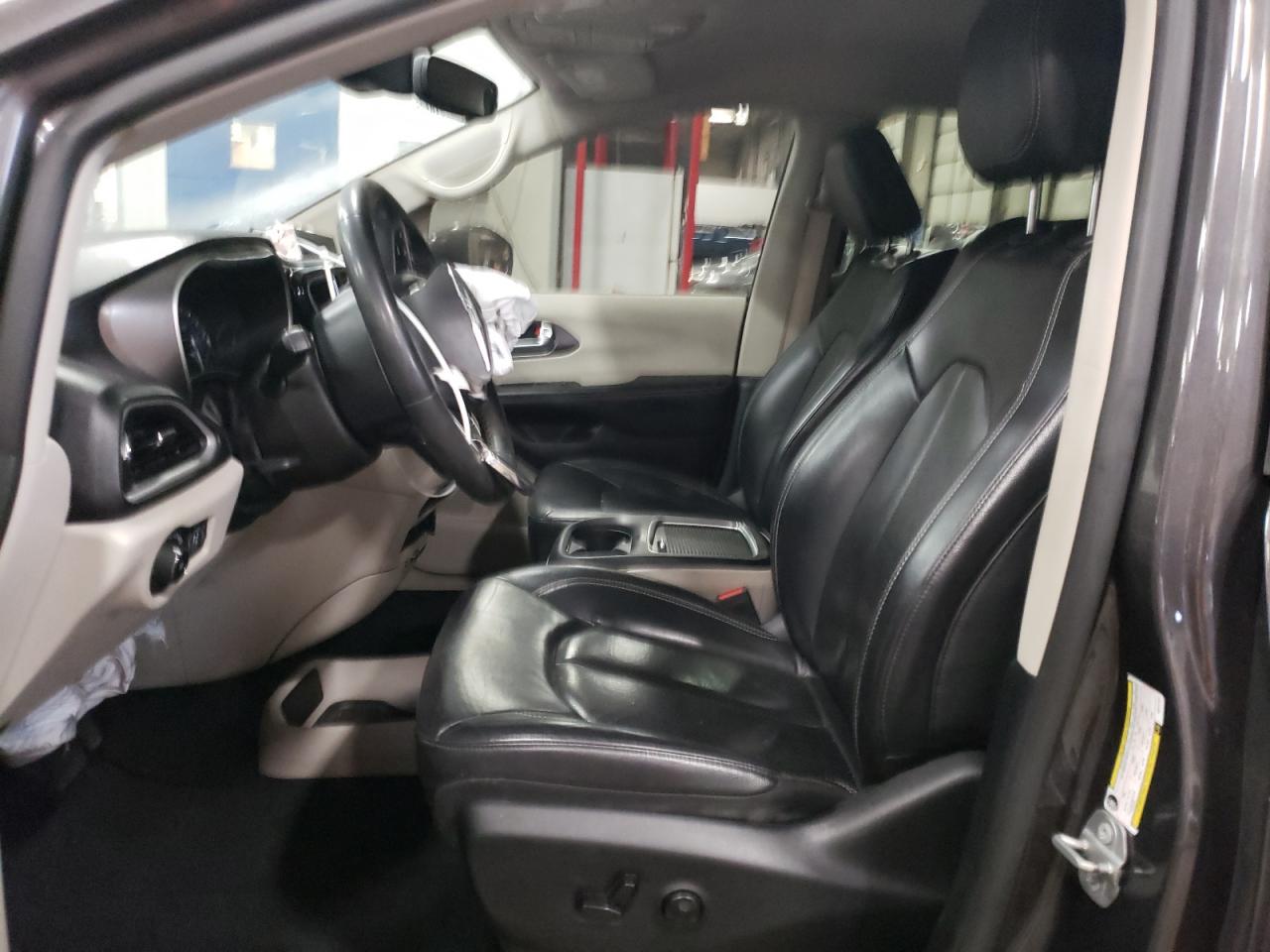 2022 Chrysler Pacifica - Image 7