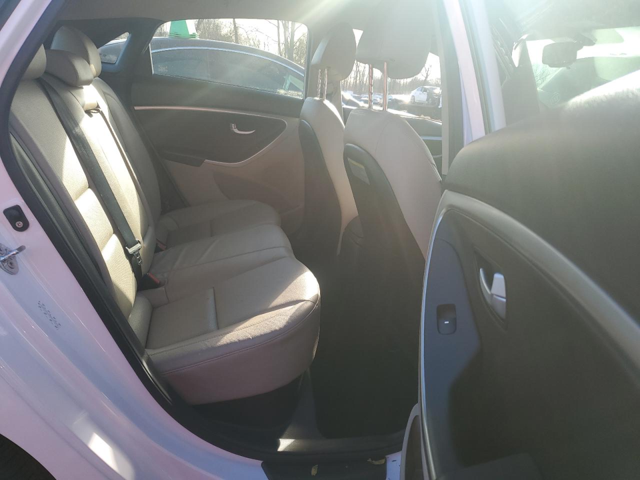 2013 Hyundai Elantra - Image 10