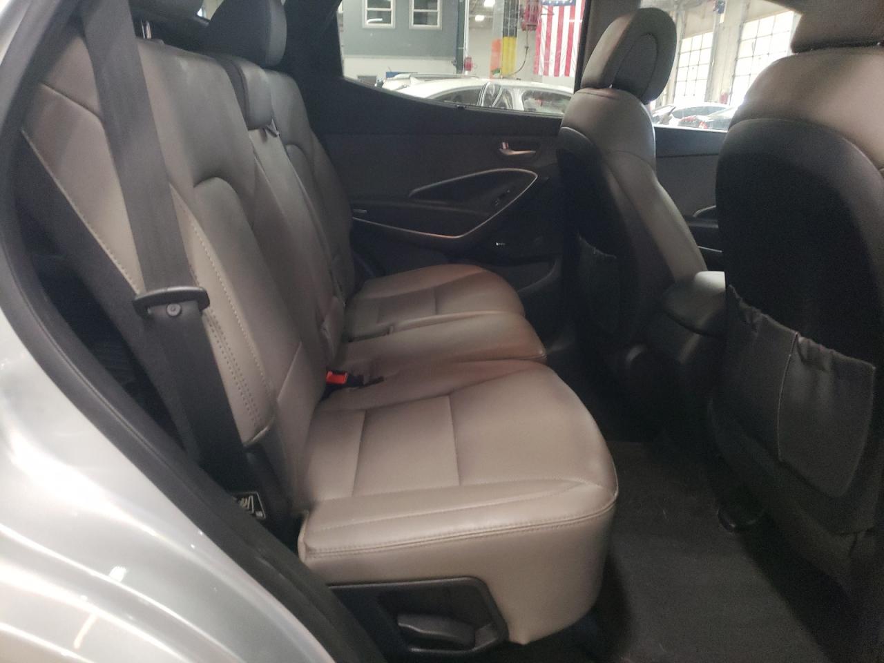 2018 Hyundai Santa Fe - Image 11