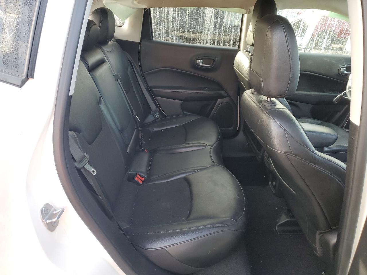 2020 Jeep Compass - Image 11