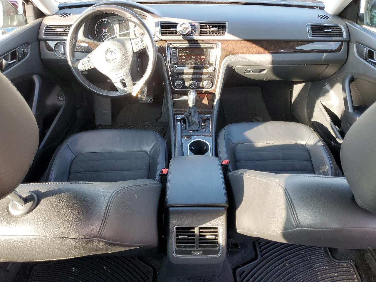 2014 Volkswagen Passat - Image 8