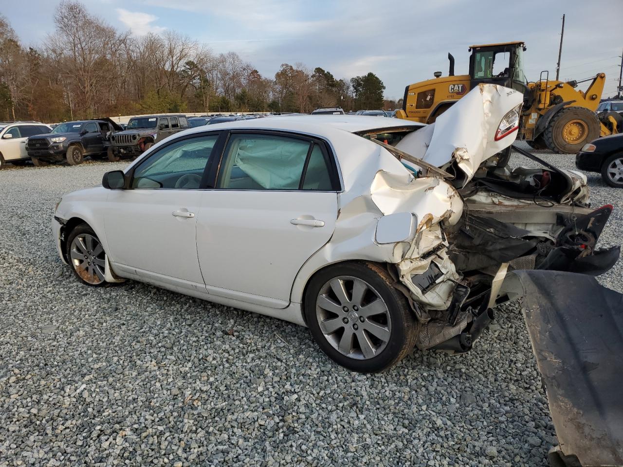 2006 Toyota Avalon - Image 2