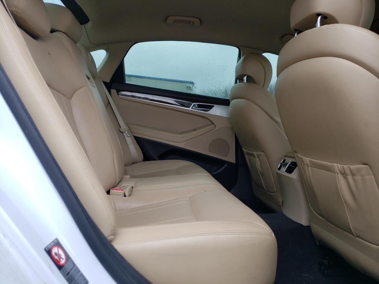 2016 Hyundai Genesis - Image 10