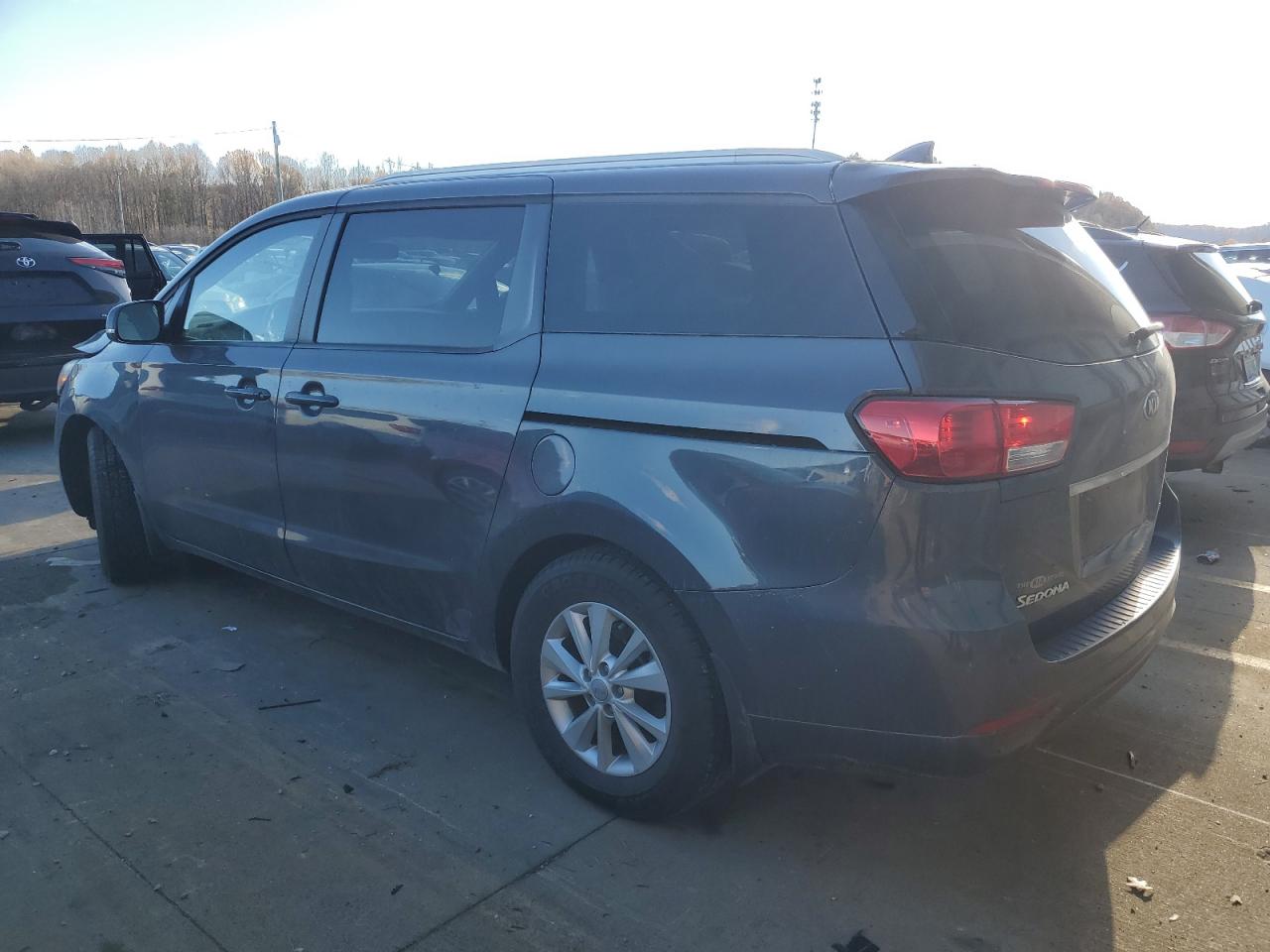 KNDMB5C1XG6113894 2016 KIA SEDONA - Image 2