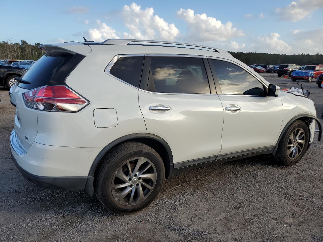 2015 Nissan Rogue - Image 3