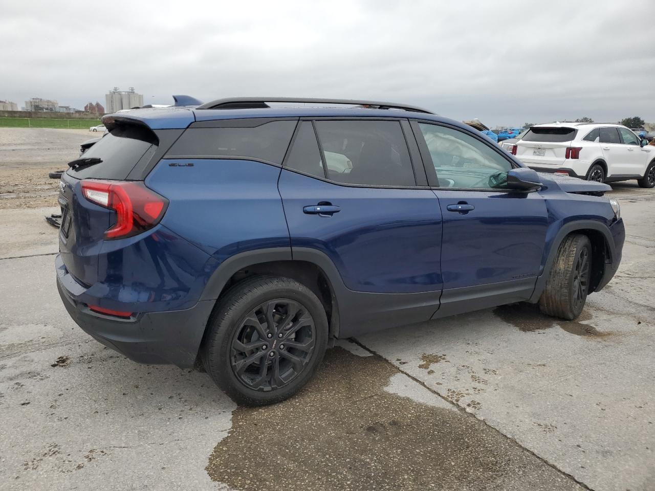 2022 GMC Terrain - Image 3