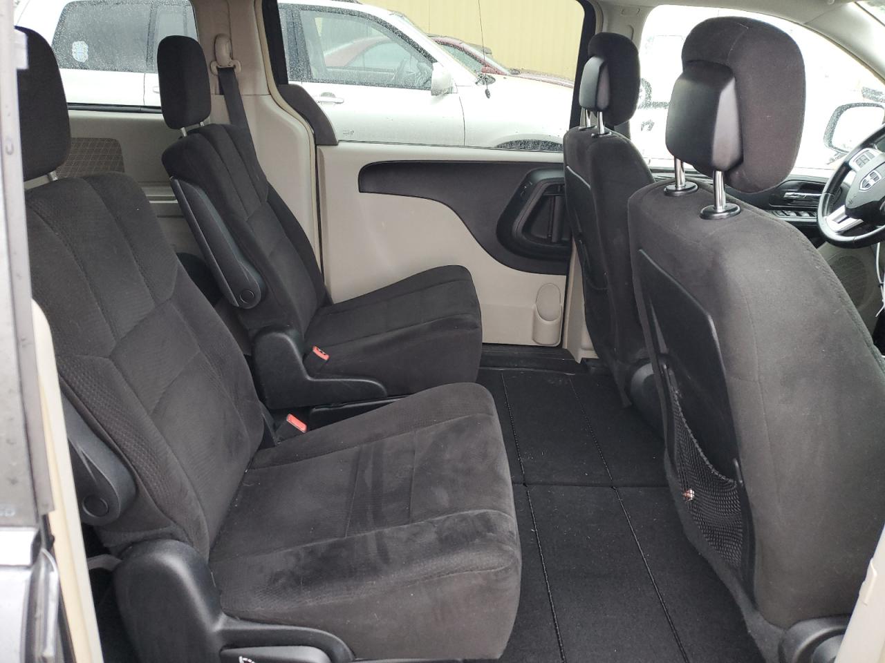 2012 Dodge Caravan - Image 11