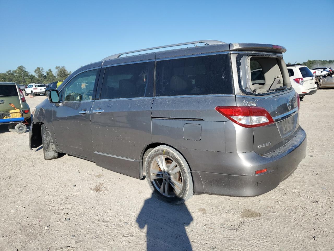 2013 Nissan Quest - Image 2