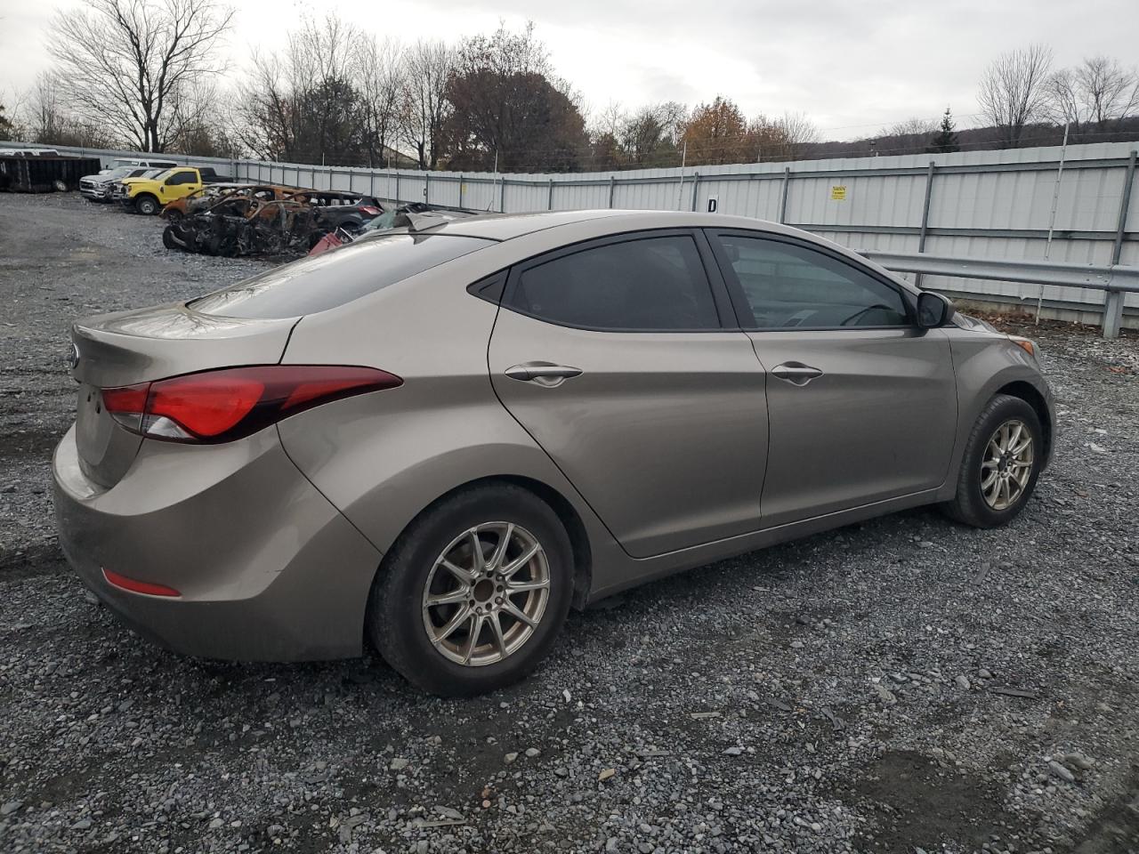2016 Hyundai Elantra - Image 3