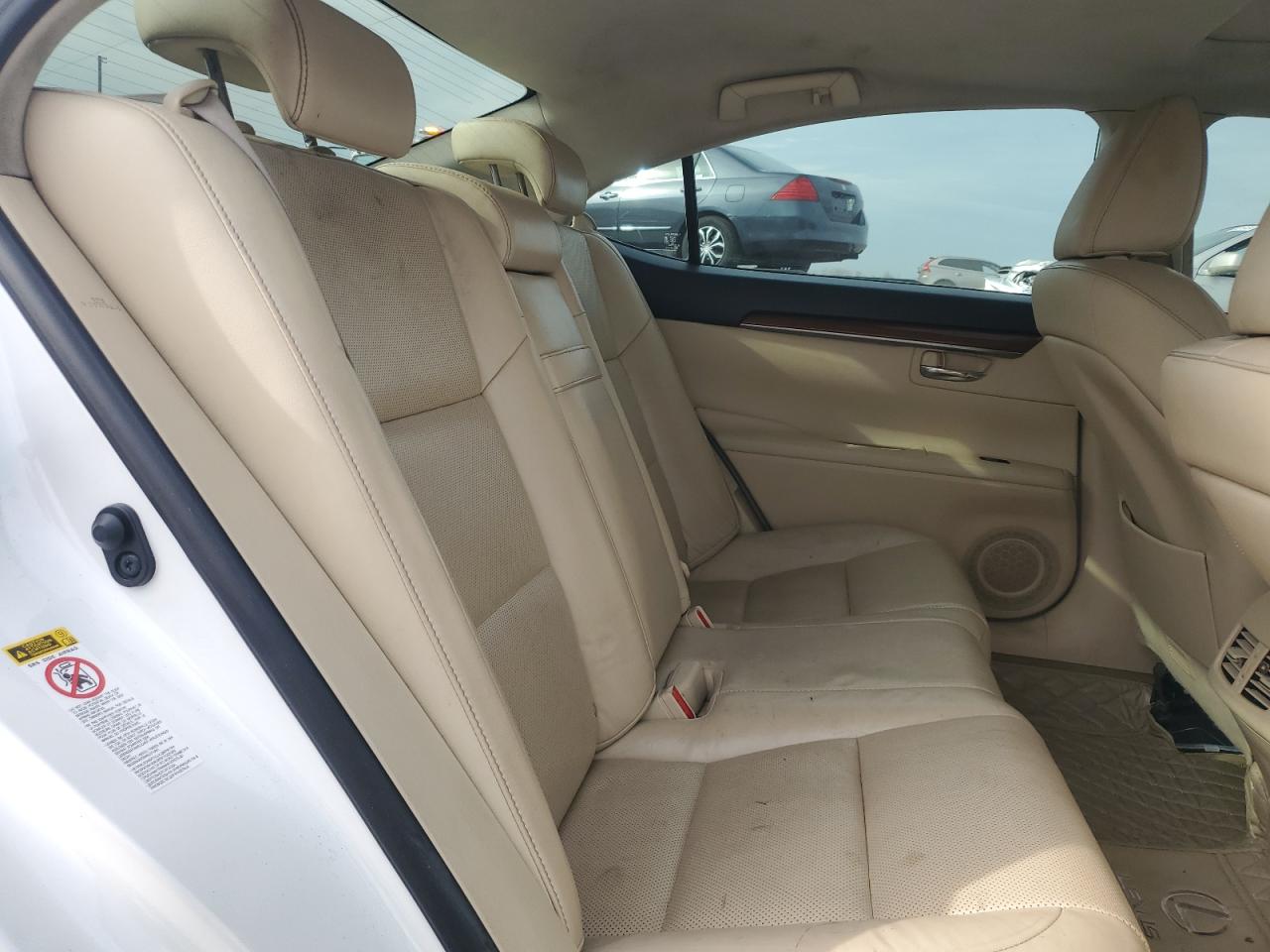 2015 Lexus ES - Image 10