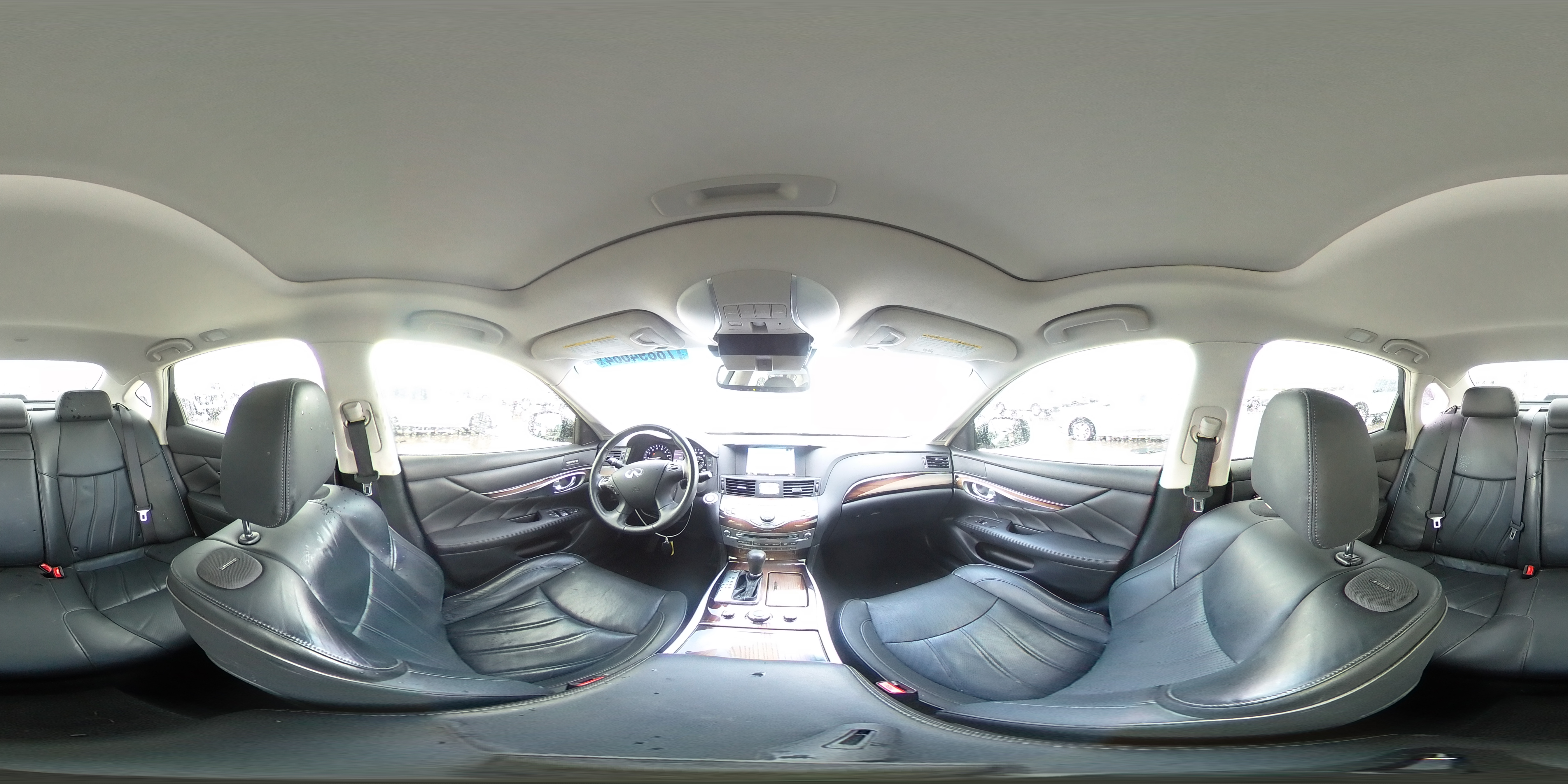 2015 Infiniti Q70 - Image 15