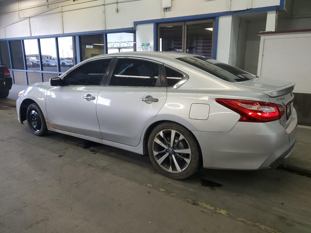 2016 Nissan Altima - Image 2