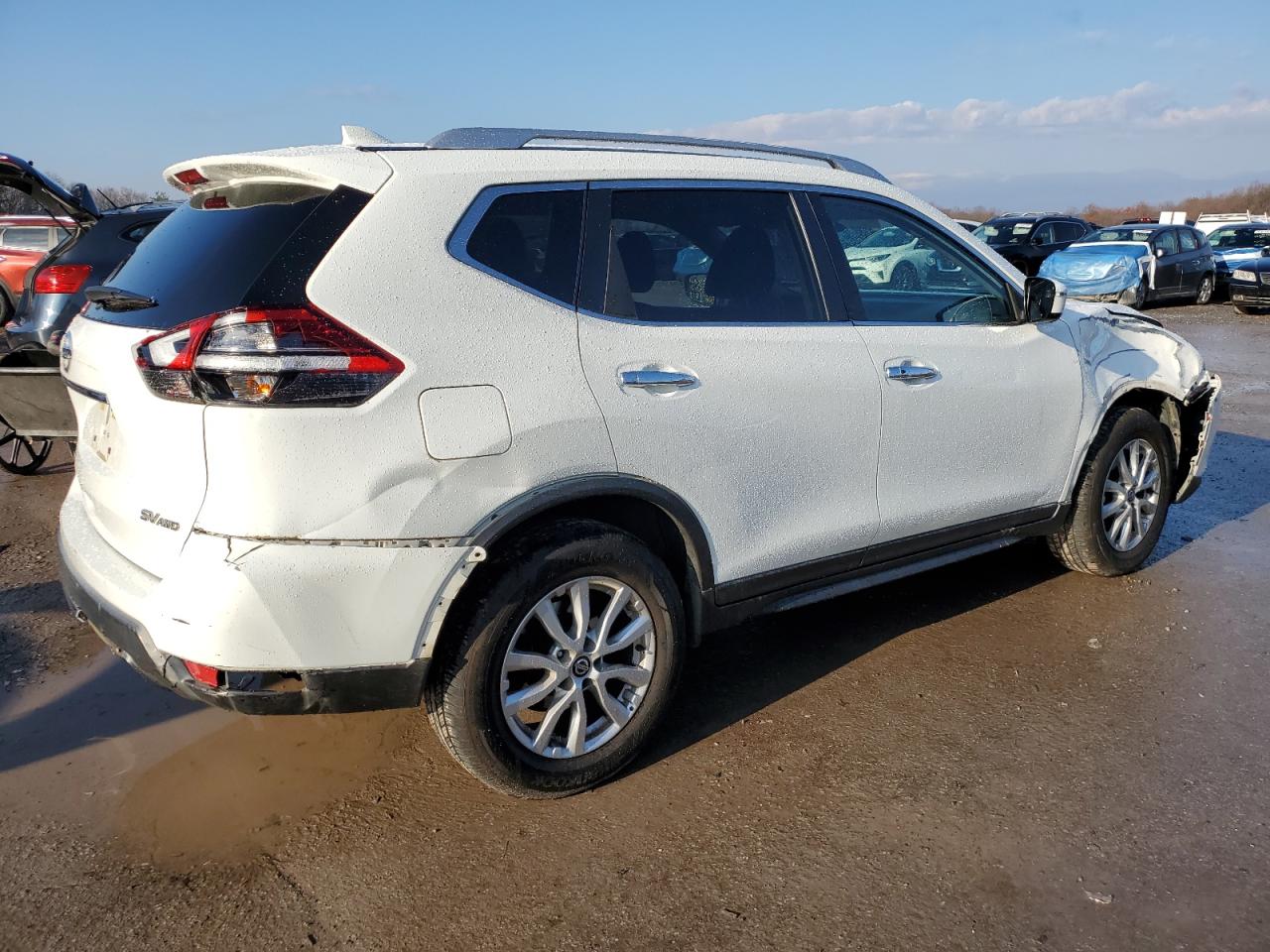 2017 Nissan Rogue - Image 3