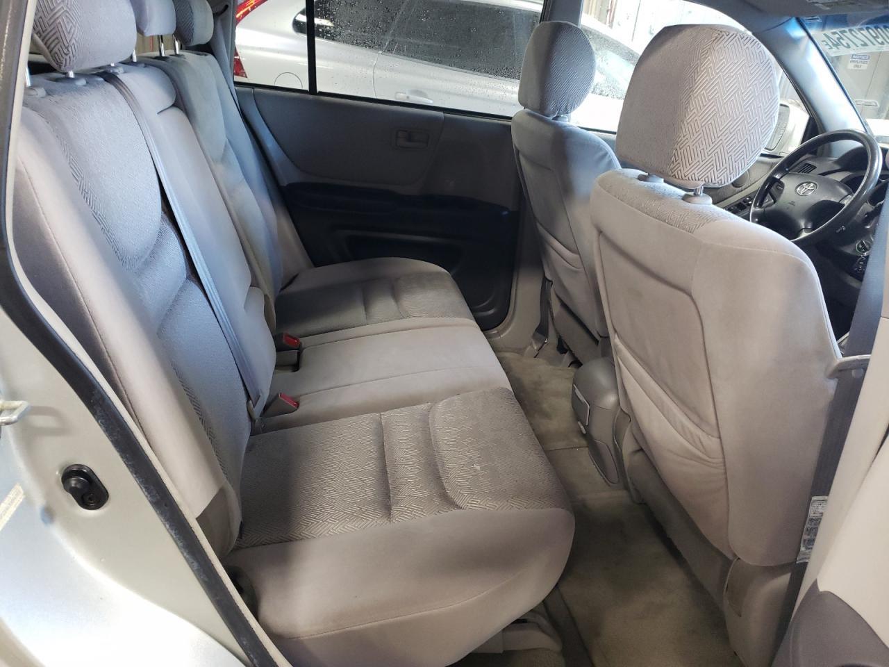 2003 Toyota Highlander - Image 10