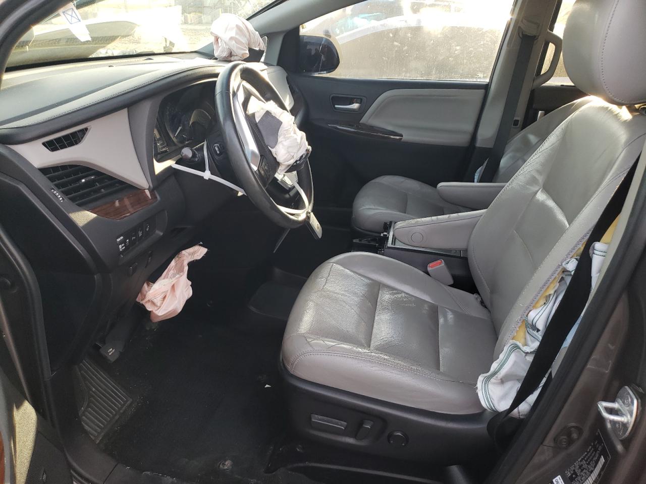 2015 Toyota Sienna - Image 7