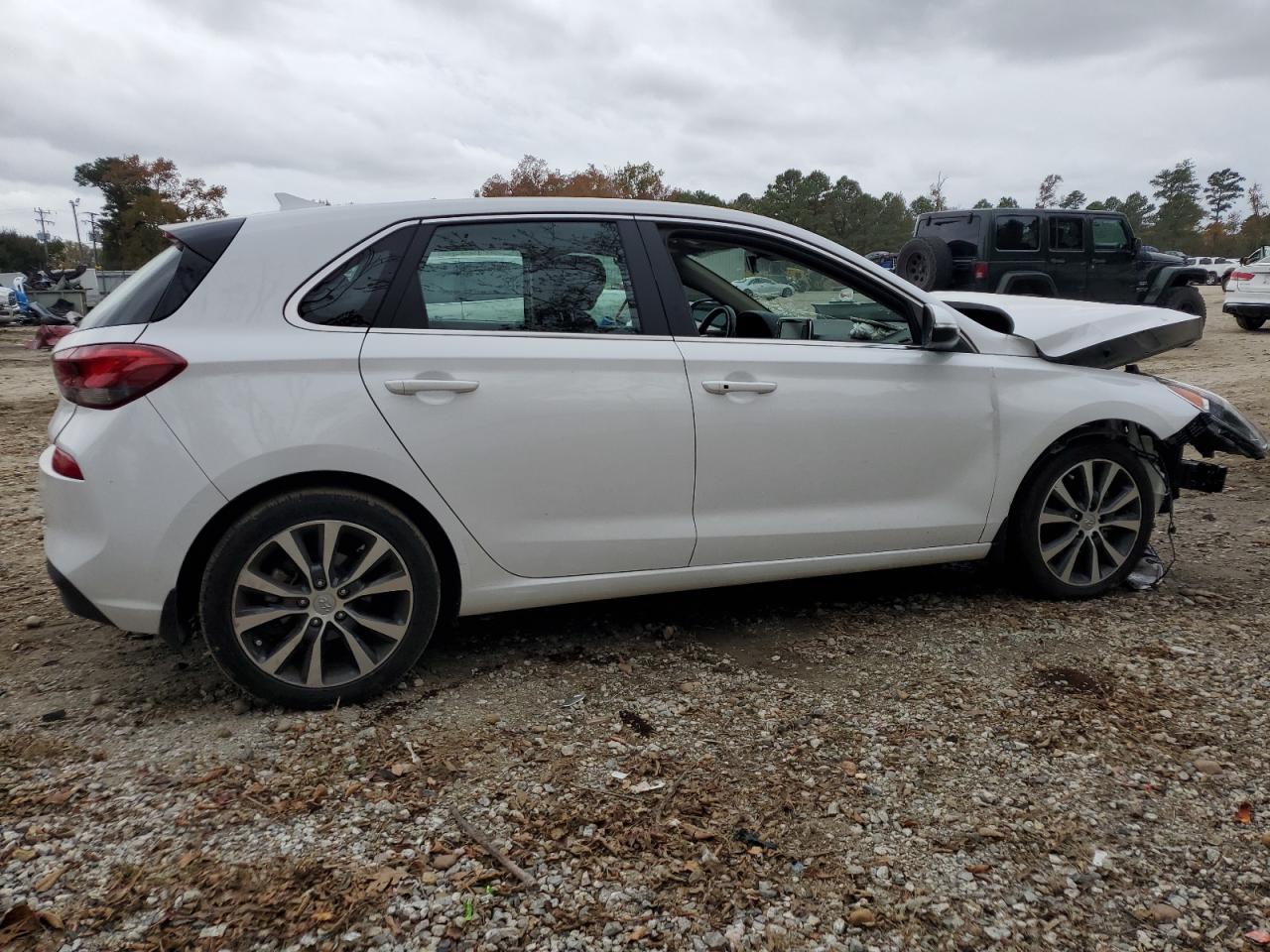 2018 Hyundai Elantra - Image 3