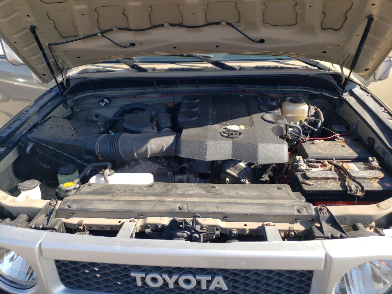2012 Toyota FJ Cruiser - Image 12