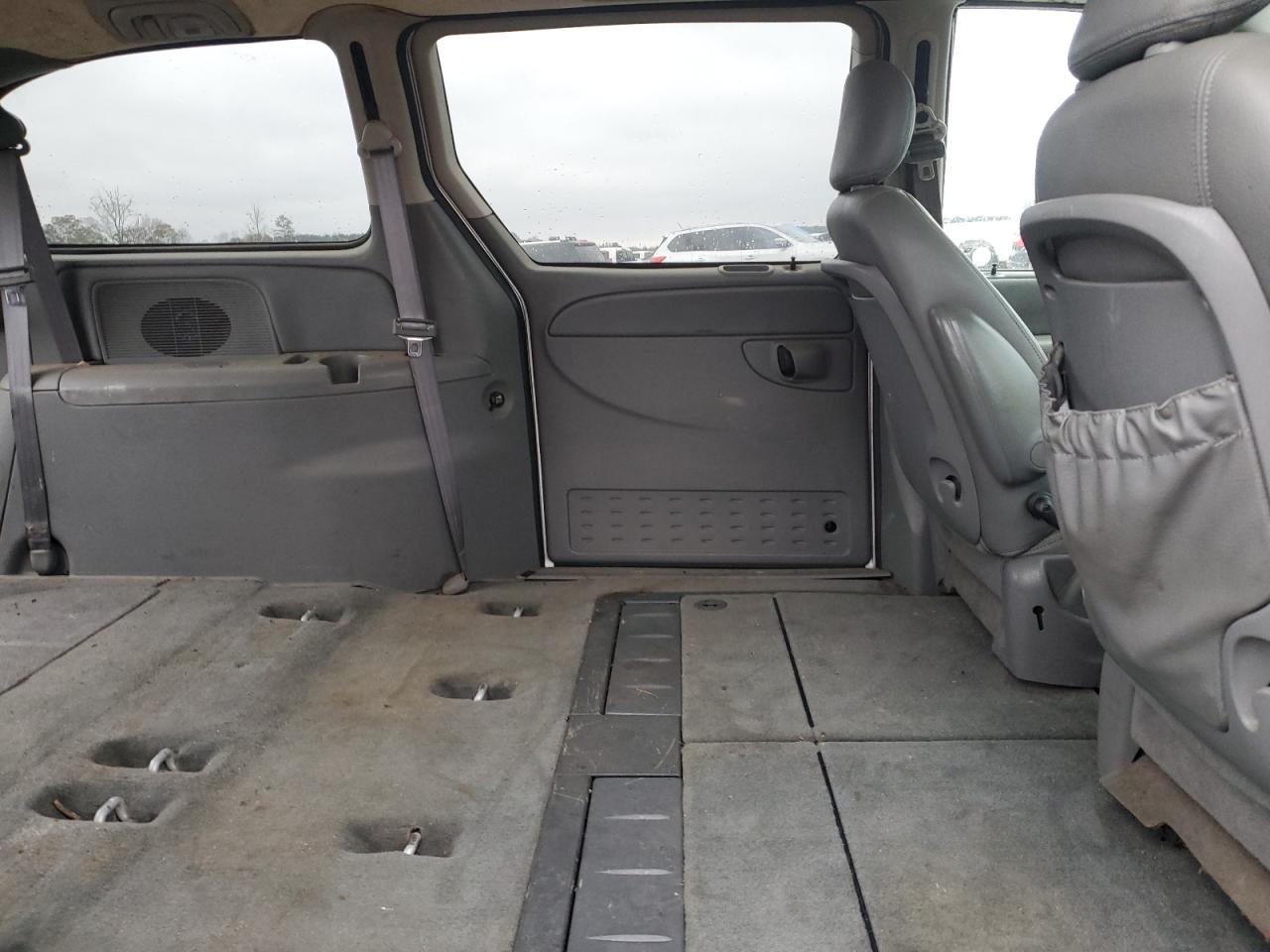 2005 Dodge Caravan - Image 10