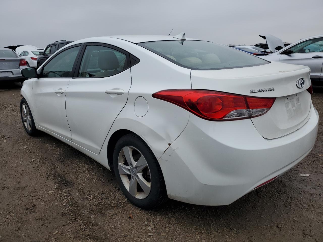 2013 Hyundai Elantra - Image 2